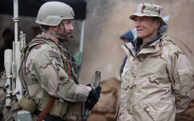 Bradley Cooper e Clint Eastwood no set de 'Sniper Americano'