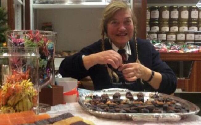 Denise Acabo é uma lendária doceira de Paris e especialista em papillotes