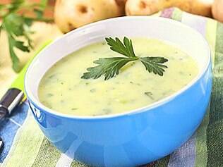Aprenda a preparar sopas para não engordar durante o frio