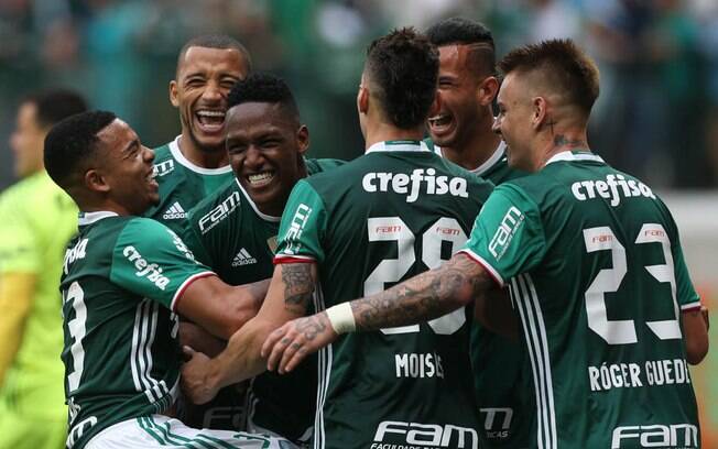 Mina marcou o segundo gol da vitória do líder Palmeiras sobre o Coritiba