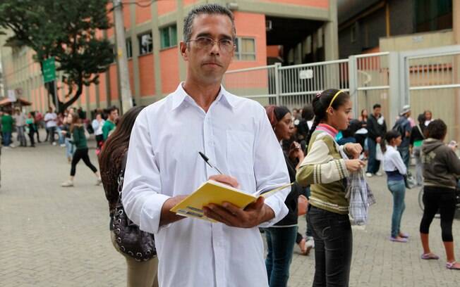 João Francisco de Lima, 46 anos, confia em suas leituras para fazer um bom texto no Enem