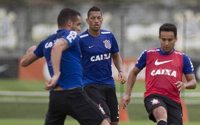 Renato Augusto, Jadson e Ralf já não fazem parte do elenco do Corinthians