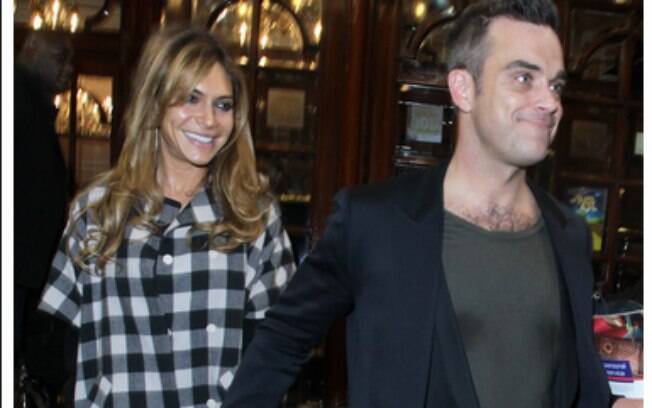 Robbie Williams e Ayda Field se casaram oficialmente após a atriz ajudar o cantor a abandonar as drogas