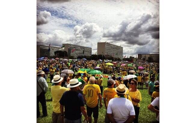 Foto de Francieli Juliani mostra as manifestações em Brasília. Foto: Reprodução/Instagram