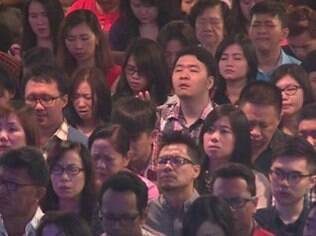 A igreja evangélica Mawar Sharon, na Indonésia, fez uma cerimônia especial em homenagem aos mortos no voo da AirAsia