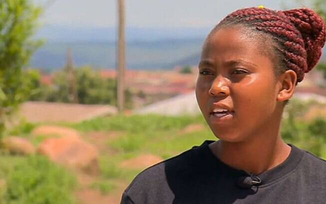 Thubelihle Dlodlo, de 18 anos, vive no vilarejo de Emcitsheni, na região rural de KwaZulu-Natal, na África do Sul.