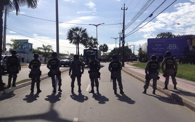 Tropa de Choque reforça segurança próximo ao estádio do Castelão, em Fortaleza