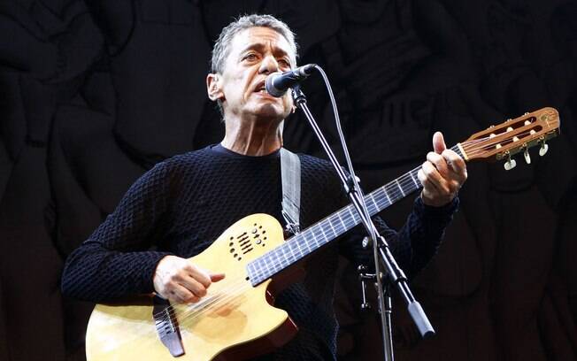 Chico Buarque durante show no HSBC Brasil, em São Paulo