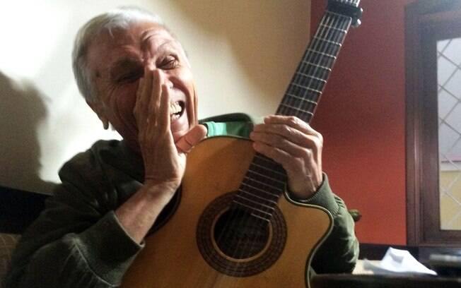 Hilton Acioli hoje tem 74 anos e lembra com orgulho de histórias do Brasil pré-bossa nova