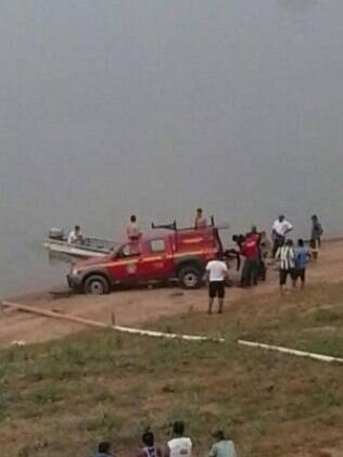 Helicóptero com três ocupantes caiu na represa de Furnas na manhã deste sábado (20)