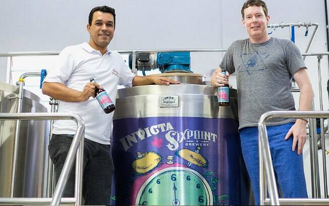 Rodrigo Silveira e Shane Welch, mestres-cervejeiros da Invicta e Sixpoint, respectivamente