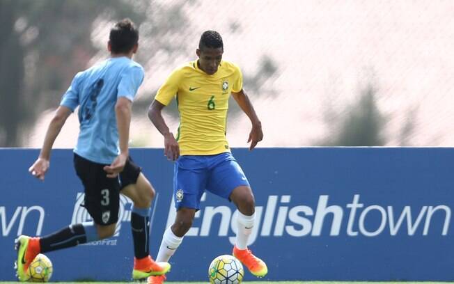 Kevin é lateral da seleção de base e atua no Audax