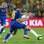 Yaroslav Rakytskyy da Ucrânia e Wayne Ronney disputam a bola. Foto: Getty Images