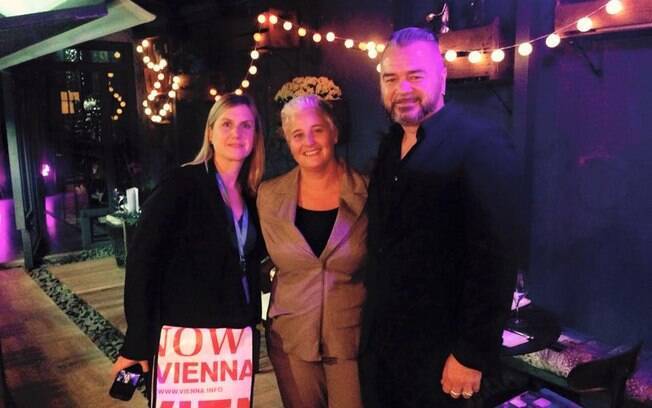 Ingrid Friz-Frizberg (à esquerda), Marta Dalla Chiesa (da Abrat GLS) e Thomas Bömkes (consultor de marketing LGBT para turismo em Viena) em evento em São Paulo