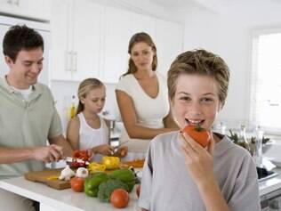 Alimentação: bactérias variam de acordo com a dieta e isso tem tudo a ver com a saúde