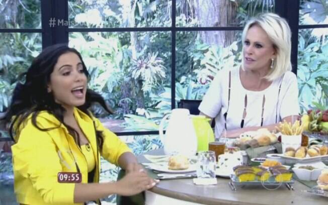 Anitta se dispersa com as câmeras no