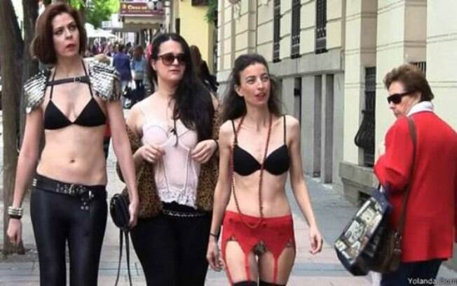 Espanholas protestaram contra a objetificação feminina após a veiculação de um comercial polêmico, que trazia mulheres só de lingerie 