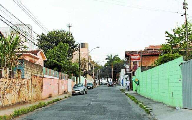 Local do crime. Abordagem aconteceu no meio da rua, no centro da cidade, em plena luz do dia