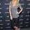 Básica, mas estilosa, a modelo Kate Upton combinou camiseta cinza, legging preta e tênis também cinza em um look perfeito para a prática de esportes. Foto: Getty Images