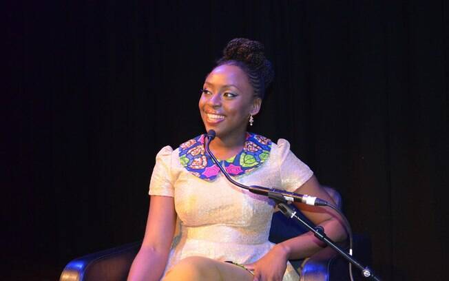 A escritora Chimamanda já foi premiada por sua obra
