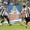 Anselmo Ramon é desarmado pela defesa atleticana. Foto: Gazeta Press