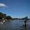 Mesmo nas águas escuras e lamacentas do canal do Porto de Santos os moradores da favela Sítio Conceiçãozinha jogam futebol. Foto: Yan Boechat