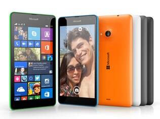 Lumia 535 tem câmera frontal com lente grande angular de 5 megapixels e uma câmera traseira com flash também de 5 megapixels