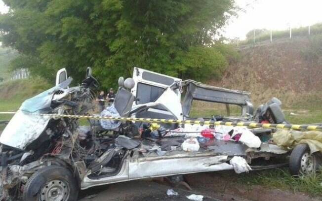 Van ficou destruída