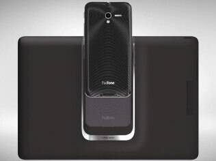 Smartphone Padfone 2, da Asus, pode ser encaixado em dock de tablet