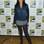 A atriz Katey Sagal escolheu legging estampada em tons escuros e a combinou com jaqueta jeans e blusa compridinha. A bota marrom complementa o look. Foto: Getty Images