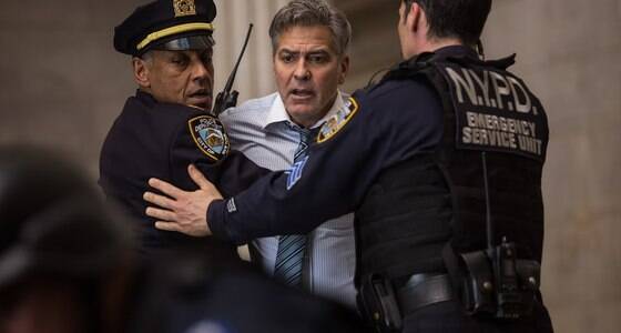 Clooney dá show no ótimo "Jogo do Dinheiro" 