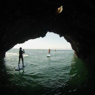 Praticar stand up paddle nas Ilhas Maritas, um dos maiores atrativos naturais da Riviera Nayarit, é programa obrigatório