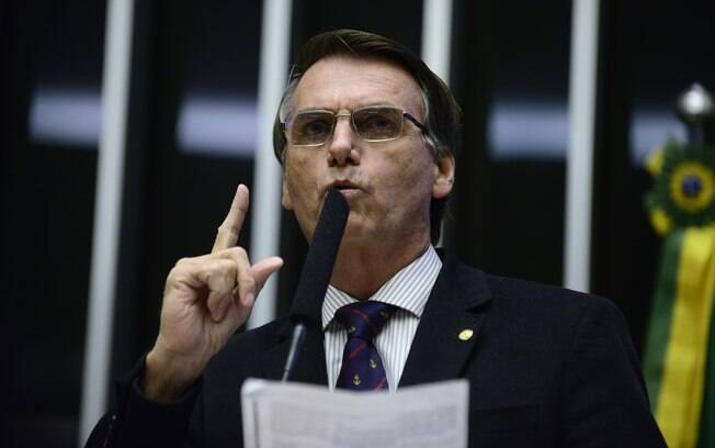 Jair Bolsonaro (PP-RJ) enalteceu torturadores em voto a favor do impeachment de Dilma Rousseff