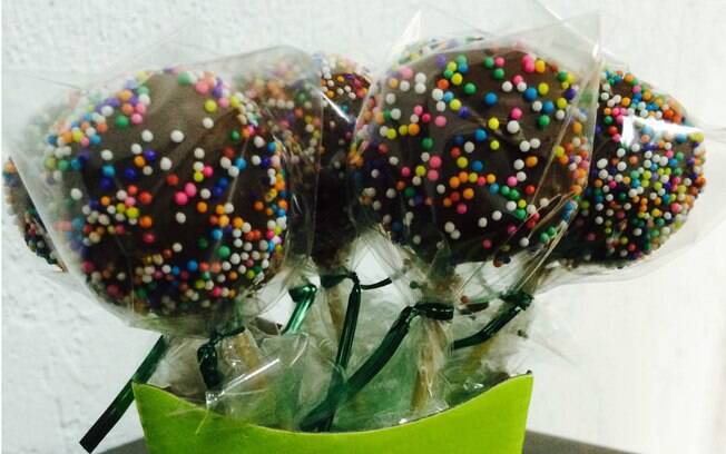 Pirulito, bolo ou brigadeiro? Este docinho para festa promete agradar os pequenos