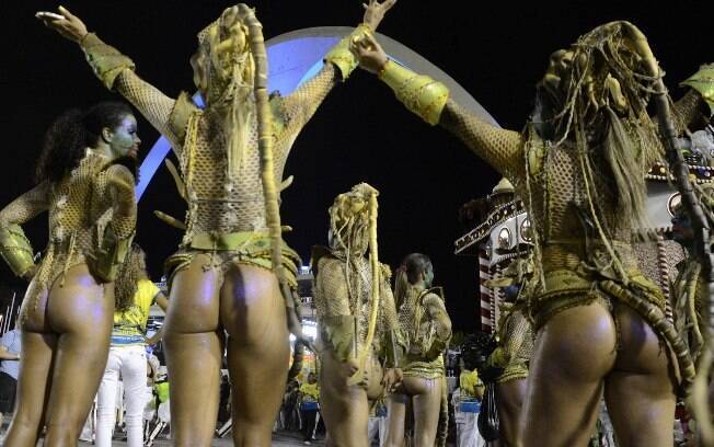 Integrantes da Unidos da Tijuca, escola que fechou o carnaval carioca 