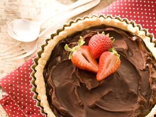 Vídeo: fácil de fazer, essa torta de chocolate torna qualquer lanchinho especial