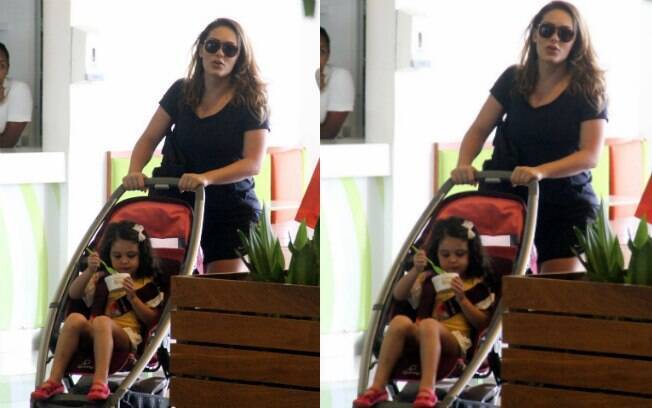 Tania Mara passeou com a filha, Maysa, em um shopping do Rio de Janeiro na tarde de domingo (15)