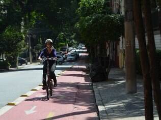 A géologa, que vai ao trabalho de bicicleta, pedala diariamente cerca de 18 km por dia