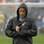 Leão, técnico do São Paulo, se protege da chuva ao se dirigir ao banco de sua equipe no Pacaembu. Foto: AE