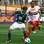Ameaçado por Luis Fabiano, zagueiro Henrique faz a proteção. Foto: AE