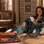 <span>Haydée vendo fotos antigas dela com Tony (Floriano Peixoto) em “América”</span> - <strong>Foto: Divulgação/TV Globo</strong>