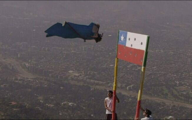 Usando um wingsuit – espécie de