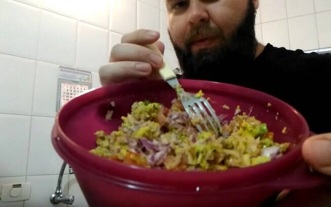 Filipe Nascimento ensina a fazer guacamole
