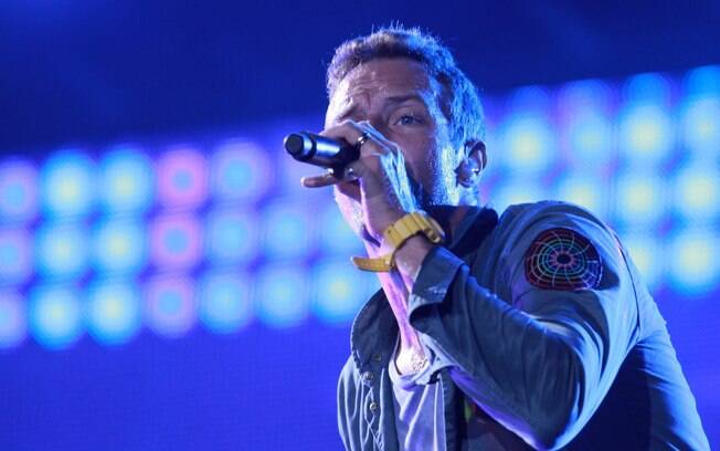Chris Martin, vocalista do Coldplay, segue 18 passos antes de entrar no palco. Entre eles, escovar os dentes para se sentir mais inteligente