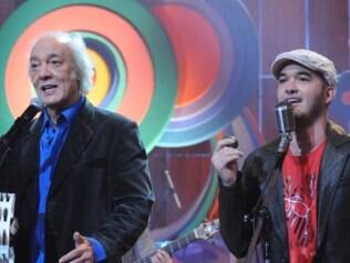 Erasmo e o filho Alexandre em uma apresentação em 2008
