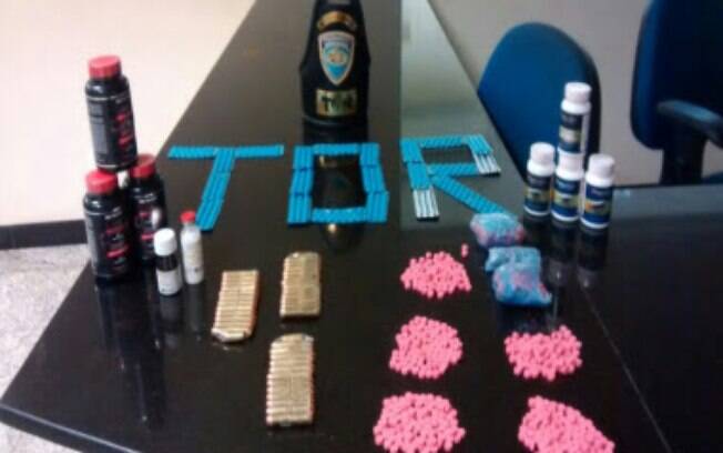 O quarteto foi flagrado com mais de 1 mil comprimidos de ecstasy