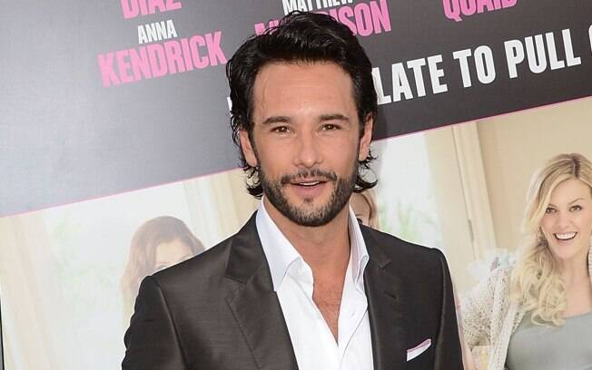 Rodrigo Santoro posou para os fotógrafos no tapete vermelho do lançamento do filme