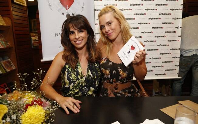 Maria Ribeiro recebe Carolina Dieckmann