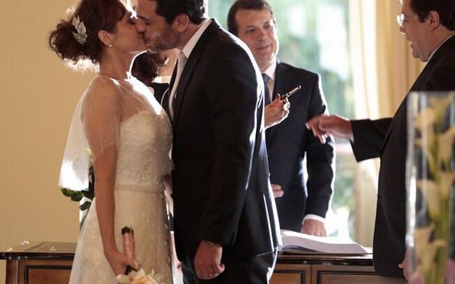 Cena do casamento de Carolina (Drica Moraes) e Alex (Rodrigo Lombardi) em 'Verdades Secretas'
