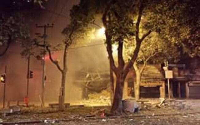 Grande explosão em restaurante deixa vítimas soterradas no Rio de Janeiro
. Foto: Reprodução Twitter @Rafaell63006809 